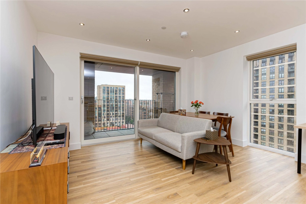 3 bedrooms apartments/flats for sale in Lismore Boulevard, Colindale Gardens, Colindale - NW9 view 4