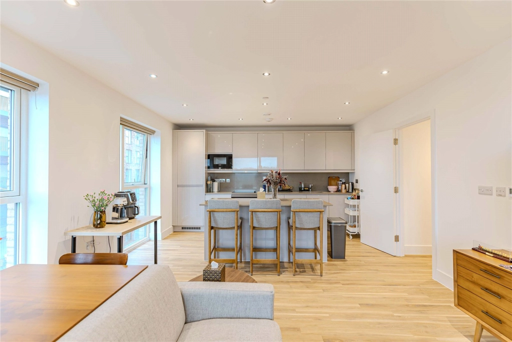 3 bedrooms apartments/flats for sale in Lismore Boulevard, Colindale Gardens, Colindale - NW9 view 3