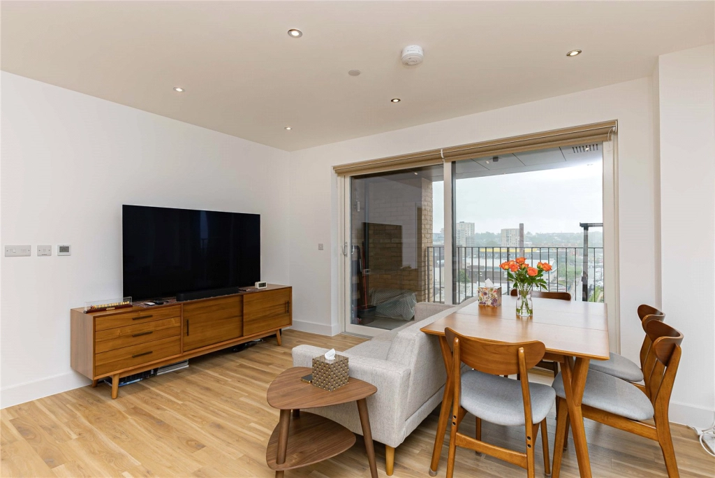 3 bedrooms apartments/flats for sale in Lismore Boulevard, Colindale Gardens, Colindale - NW9 view 2