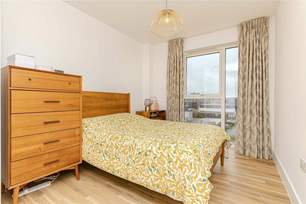3 bedrooms apartments/flats for sale in Lismore Boulevard, Colindale Gardens, Colindale - NW9 view 6