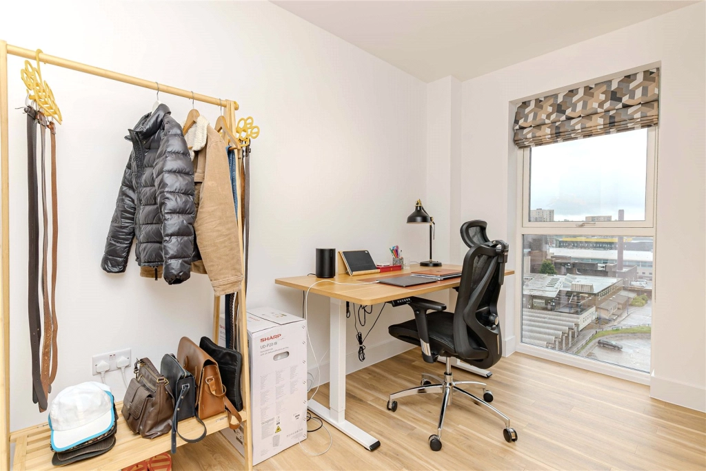 3 bedrooms apartments/flats for sale in Lismore Boulevard, Colindale Gardens, Colindale - NW9 view 11