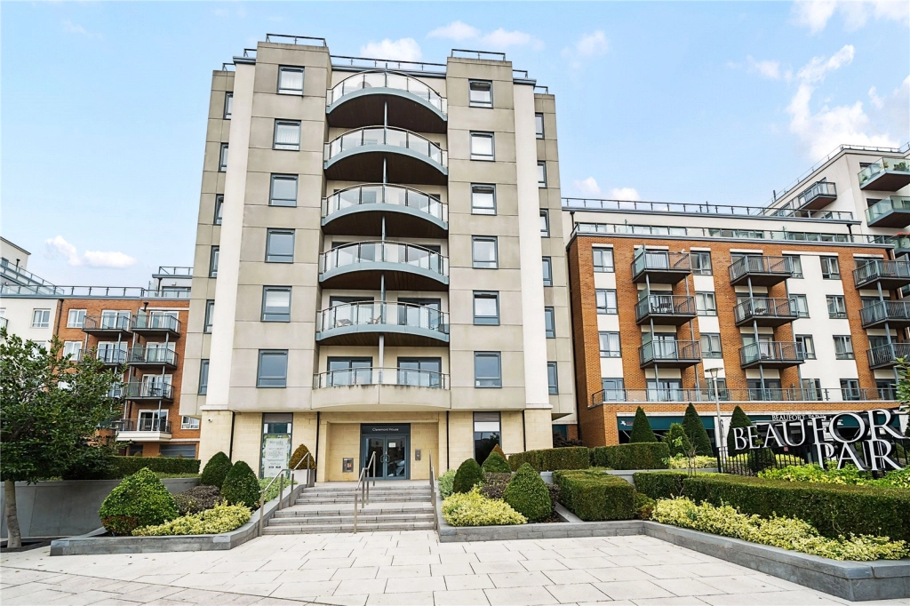 1 bedroom apartments/flats for sale in Aerodrome Road, Beaufort Park, Colindale - NW9 view 5