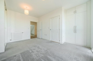 Henry Darlot Drive, Mill Hill NW7 image 9