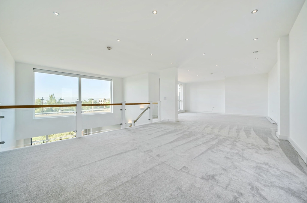 2 bedrooms apartments/flats for sale in Henry Darlot Drive, Mill Hill - NW7 view 5