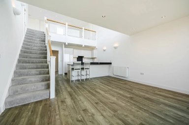 Henry Darlot Drive, Mill Hill NW7 image 6