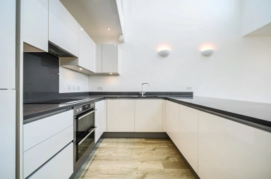 Henry Darlot Drive, Mill Hill NW7 image 7