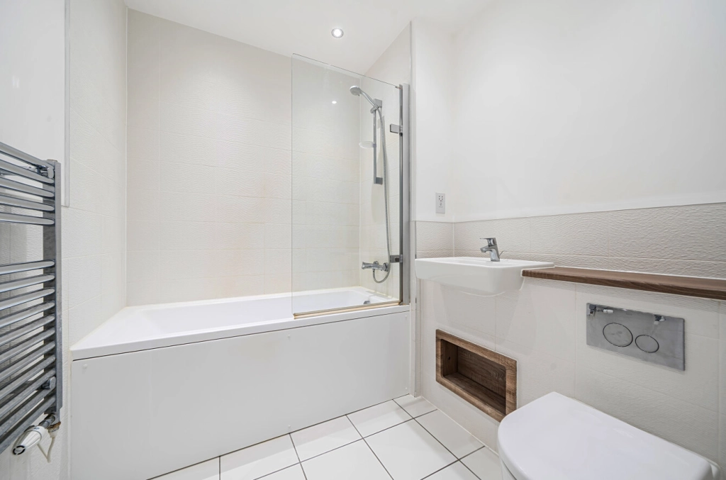 2 bedrooms apartments/flats for sale in Henry Darlot Drive, Mill Hill - NW7 view 15