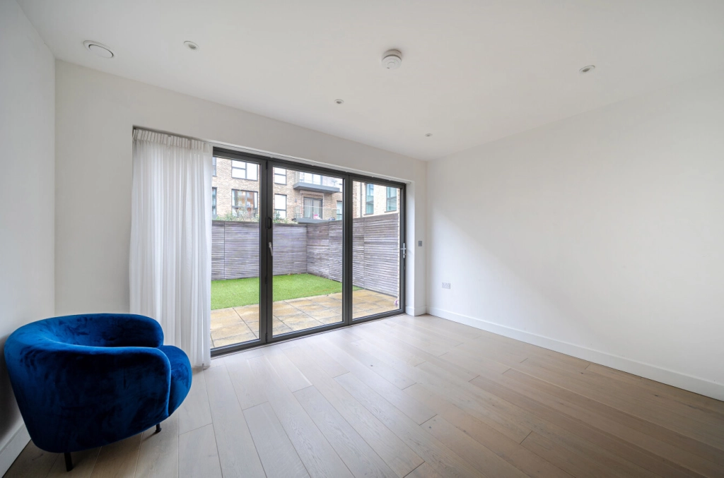 3 bedrooms houses for sale in Bernera Walk, Colindale Garden, Colindale - NW9 view 5