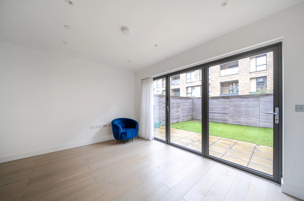 3 bedrooms houses for sale in Bernera Walk, Colindale Garden, Colindale - NW9 view 16