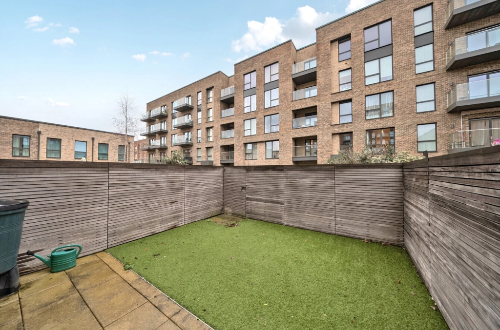 3 bedrooms houses for sale in Bernera Walk, Colindale Garden, Colindale - NW9 view 6