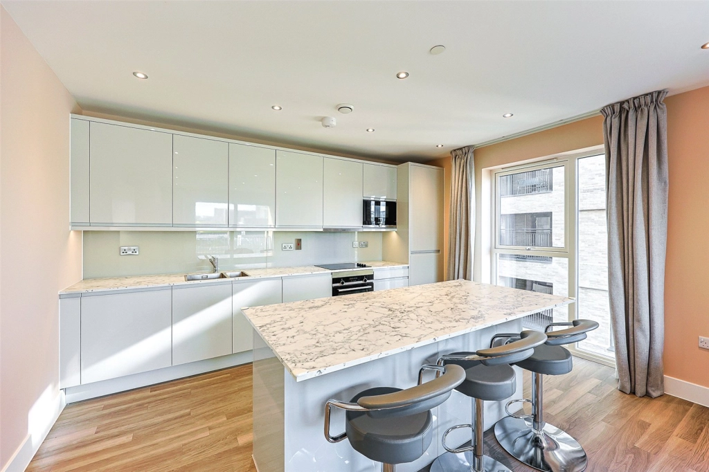 3 bedrooms apartments/flats for sale in Lismore Boulevard, Colindale Gardens, Colindale - NW9 view 4