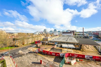 Lismore Boulevard, Colindale Gardens, Colindale - NW9 view 20