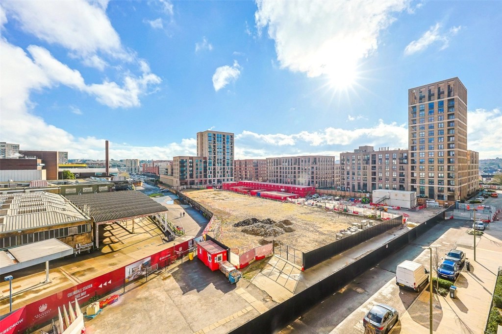 3 bedrooms apartments/flats for sale in Lismore Boulevard, Colindale Gardens, Colindale - NW9 view 19