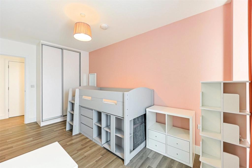 3 bedrooms apartments/flats for sale in Lismore Boulevard, Colindale Gardens, Colindale - NW9 view 14