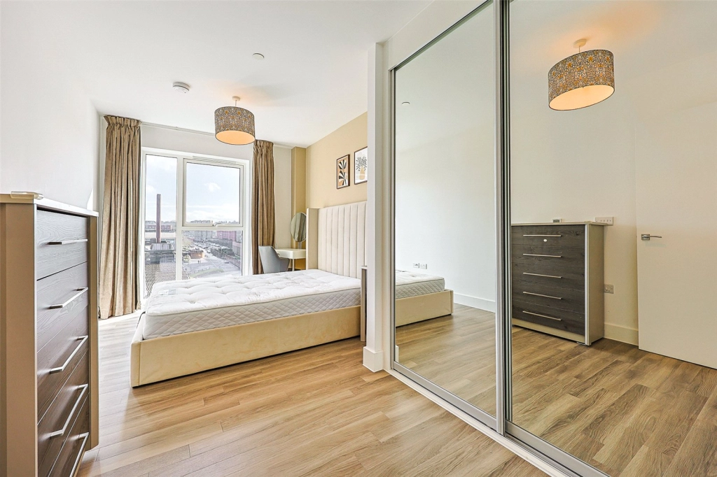 3 bedrooms apartments/flats for sale in Lismore Boulevard, Colindale Gardens, Colindale - NW9 view 13