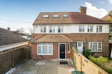 Salcombe Gardens, Mill Hill - NW7 view 1