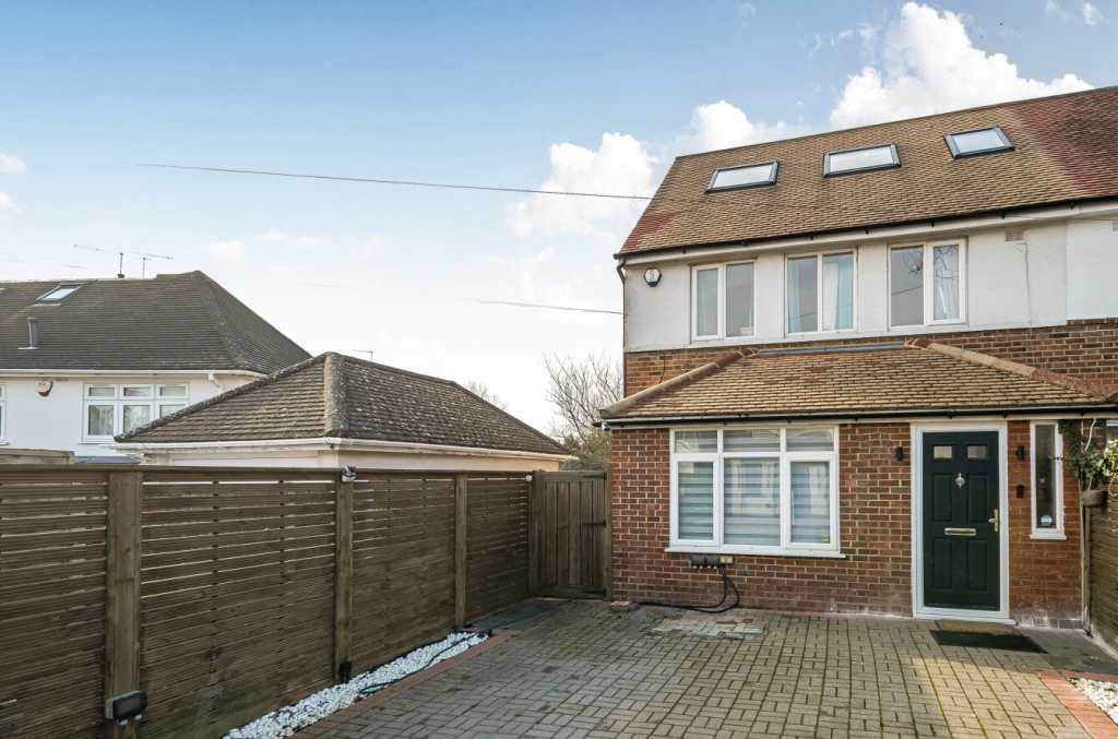 4 bedrooms houses for sale in Salcombe Gardens, Mill Hill - NW7 view 20