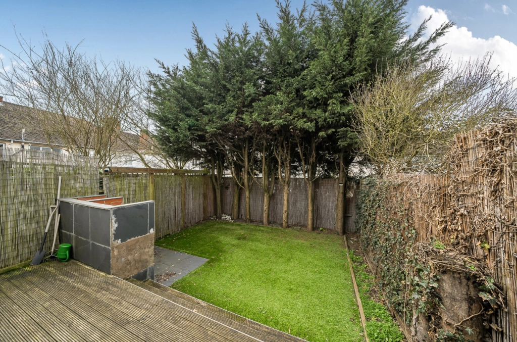 4 bedrooms houses for sale in Salcombe Gardens, Mill Hill - NW7 view 18