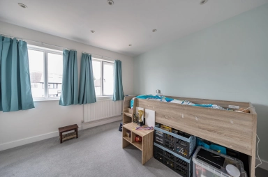 Salcombe Gardens, Mill Hill - NW7 view 6