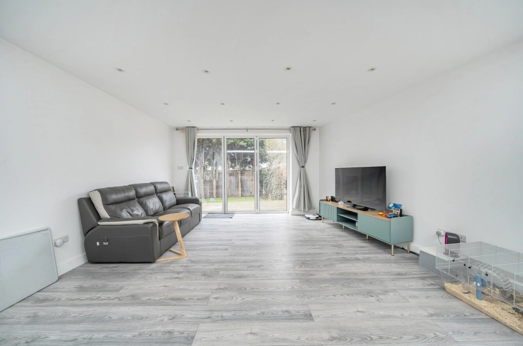 4 bedrooms houses for sale in Salcombe Gardens, Mill Hill - NW7 view 3