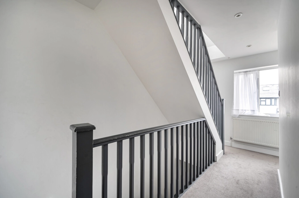 4 bedrooms houses for sale in Salcombe Gardens, Mill Hill - NW7 view 14