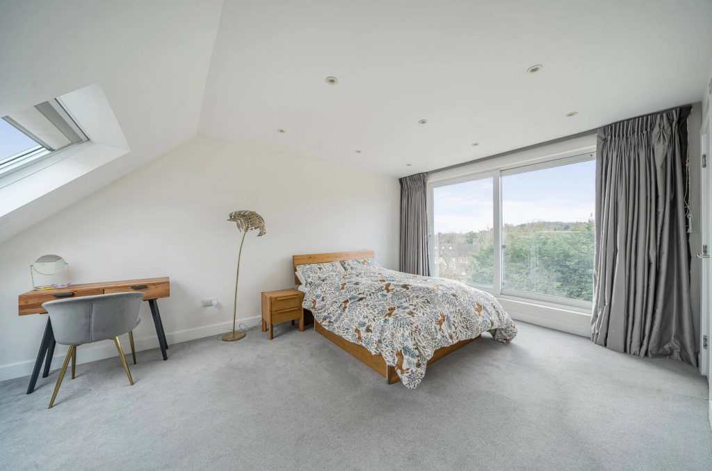4 bedrooms houses for sale in Salcombe Gardens, Mill Hill - NW7 view 5