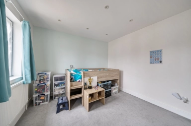 Salcombe Gardens, Mill Hill - NW7 view 18