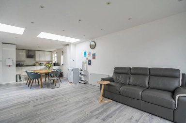 Salcombe Gardens, Mill Hill - NW7 view 15