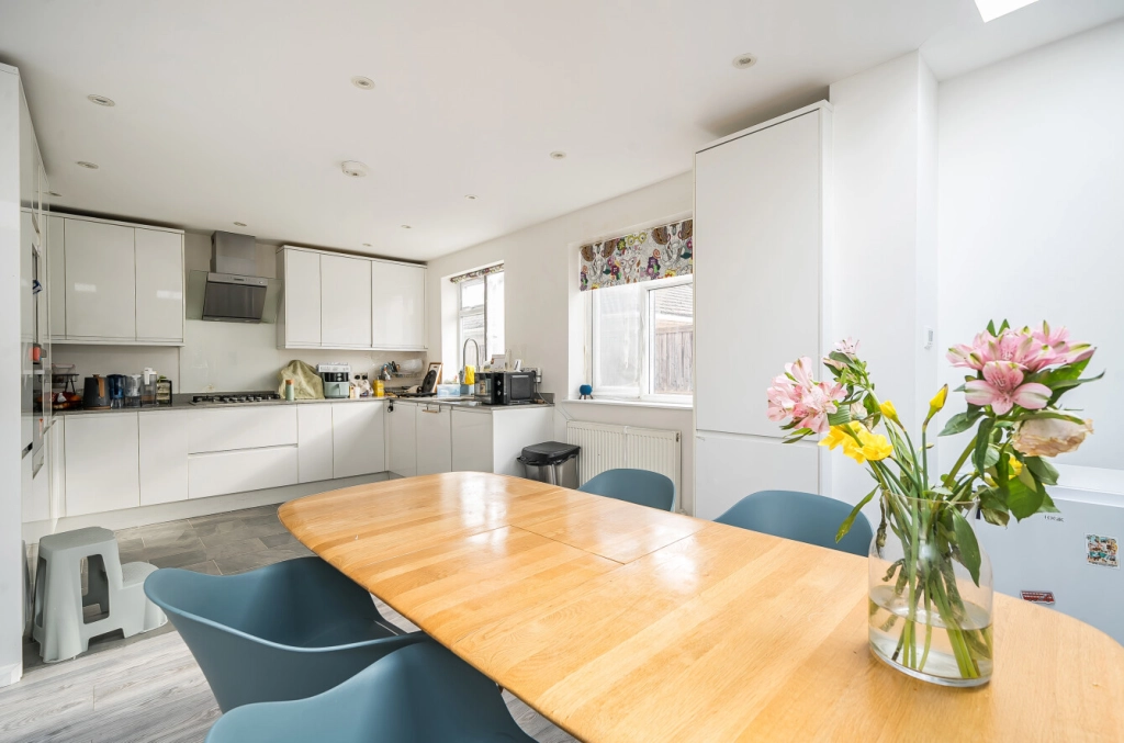 4 bedrooms houses for sale in Salcombe Gardens, Mill Hill - NW7 view 2