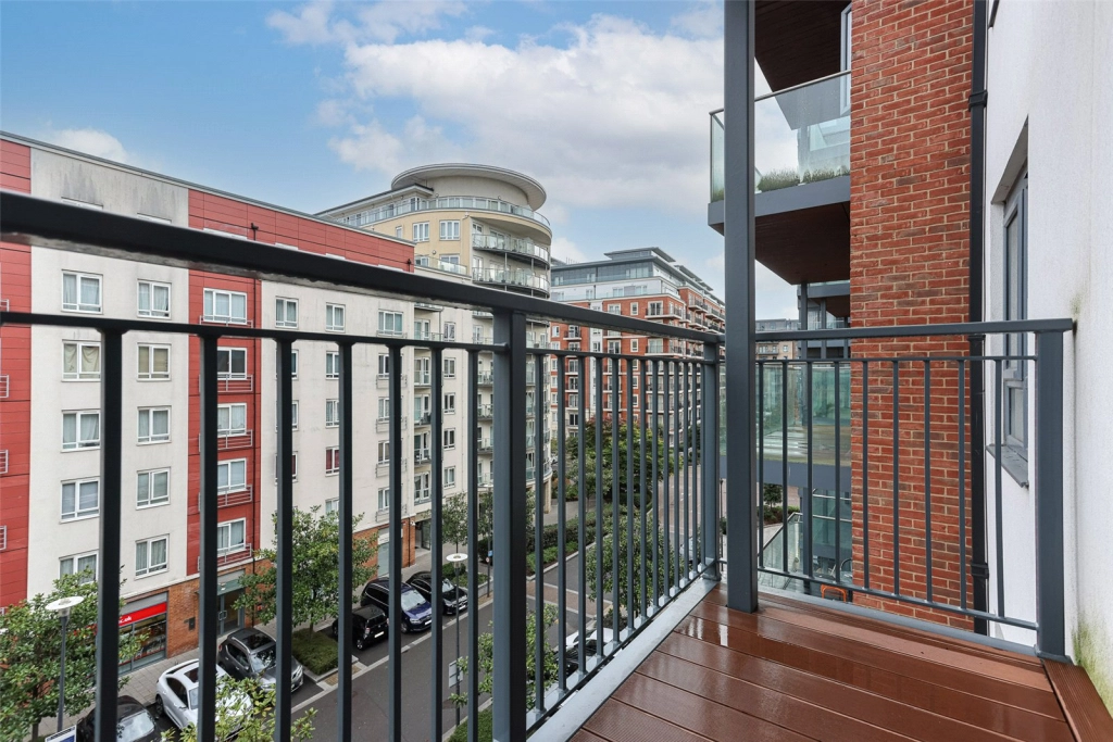 1 bedroom apartments/flats for sale in Boulevard Drive, Beaufort Park, Colindale - NW9 view 9