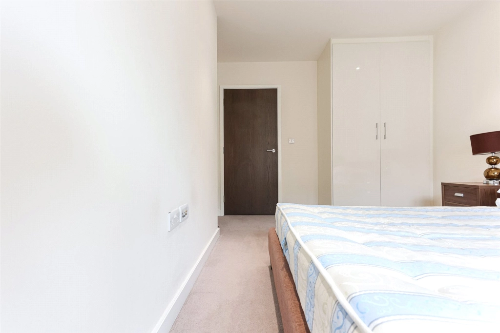 1 bedroom apartments/flats for sale in Boulevard Drive, Beaufort Park, Colindale - NW9 view 17