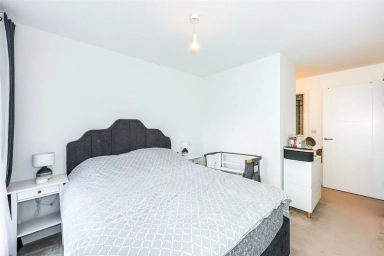 Beaufort Square, Beaufort Park, Colindale - NW9 view 5