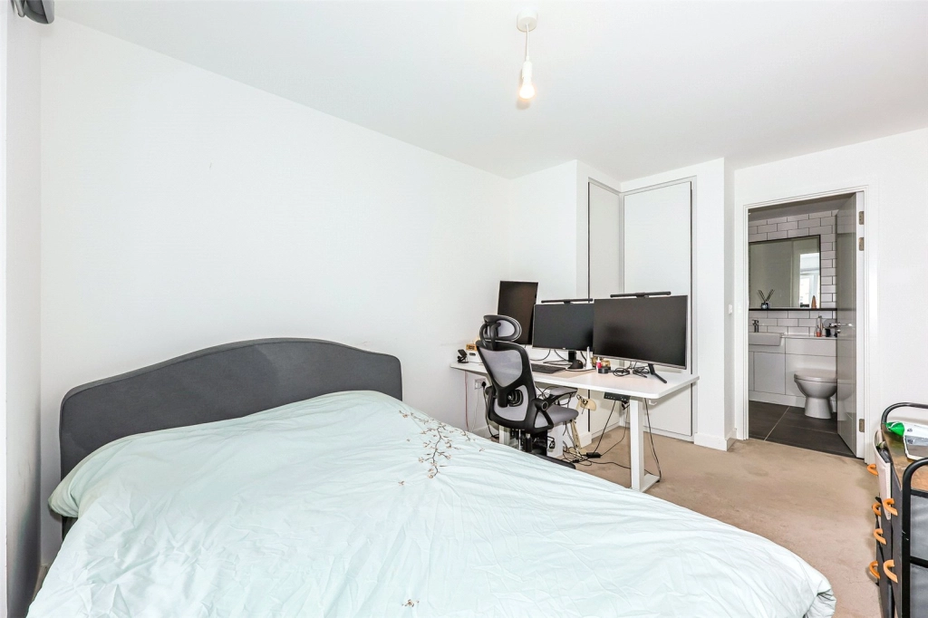 2 bedrooms apartments/flats for sale in East Drive, Beaufort Park, Colindale - NW9 view 5