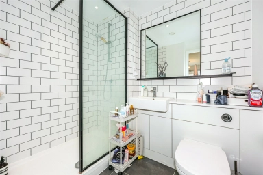 East Drive, Beaufort Park, Colindale - NW9 view 6