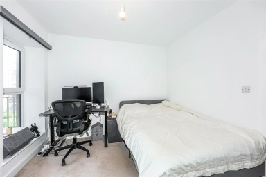 East Drive, Beaufort Park, Colindale - NW9 view 7