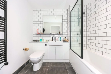 East Drive, Beaufort Park, Colindale - NW9 view 8