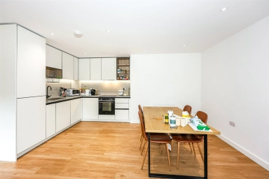 East Drive, Beaufort Park, Colindale - NW9 view 4