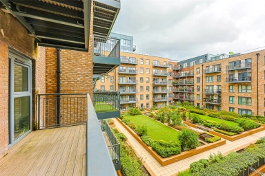 East Drive, Beaufort Park, Colindale - NW9 view 11