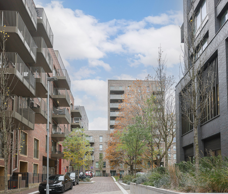 2 bedroom flat for Sale in St John’s Hill, Clapham, SW11, London