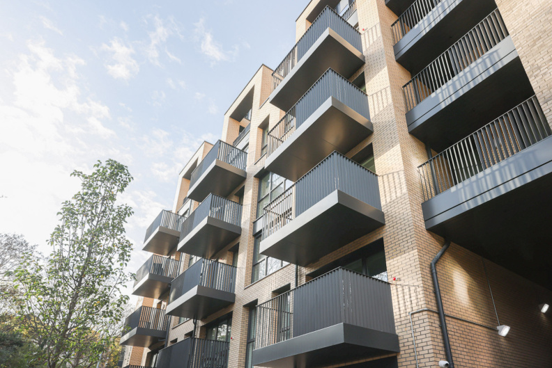 1 bedroom flat for Sale in Whitebeam Way, Lewisham, SE10, London