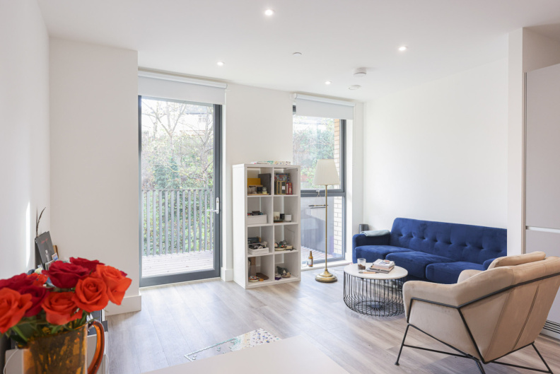 1 bedroom apartments/flats to sale in Whitebeam Way, Lewisham-image 3