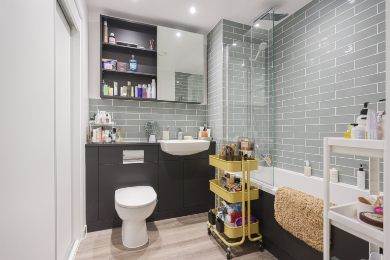 1 bedroom flat for Sale in Whitebeam Way, Lewisham, SE10, London