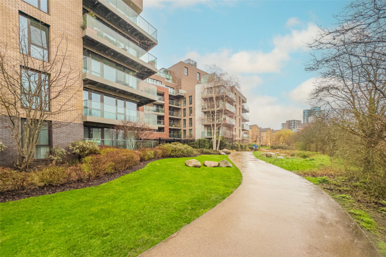 1 bedroom apartments/flats to sale in Emerald Quarter, Woodberry Down-image 9