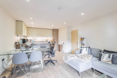 Beaufort Square, Beaufort Park, Colindale - NW9 view 2