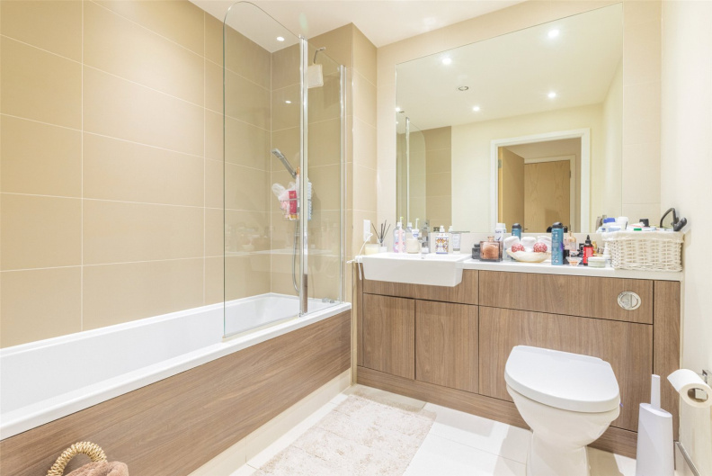 2 bedrooms apartments/flats for sale in Beaufort Square, Beaufort Park, Colindale - NW9 view 5