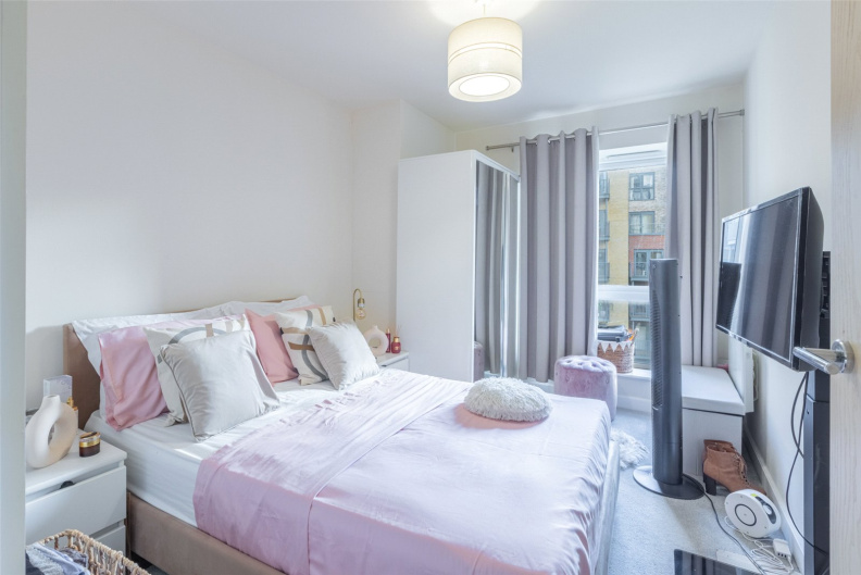 2 bedrooms apartments/flats for sale in Beaufort Square, Beaufort Park, Colindale - NW9 view 6