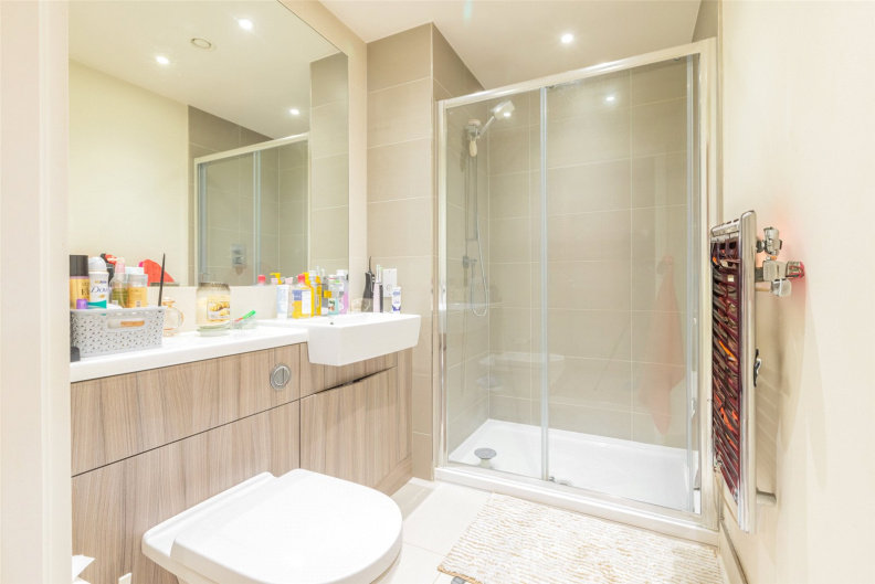 2 bedrooms apartments/flats for sale in Beaufort Square, Beaufort Park, Colindale - NW9 view 15