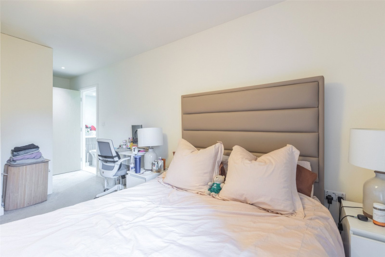 2 bedrooms apartments/flats for sale in Beaufort Square, Beaufort Park, Colindale - NW9 view 7