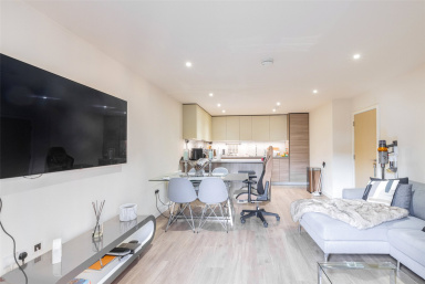 Beaufort Square, Beaufort Park, Colindale - NW9 view 3