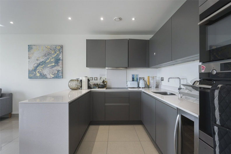 3 bedrooms apartments/flats to sale in St Georges Circus, Southwark-image 3
